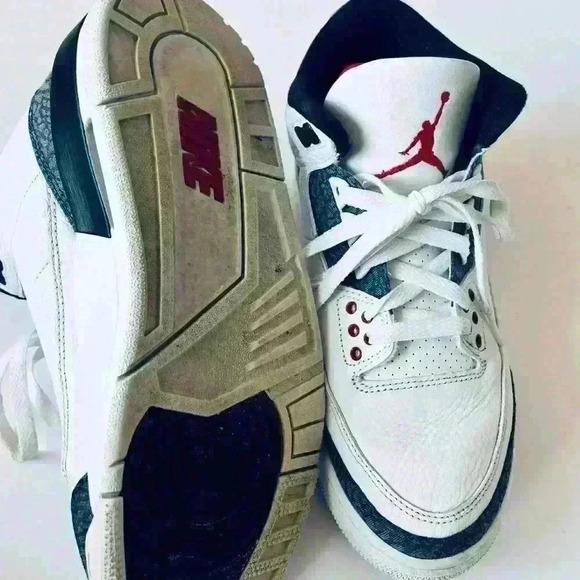 Air Jordan 3 SE Retro Denim Fire Red Sneakers - Picture 9 of 11